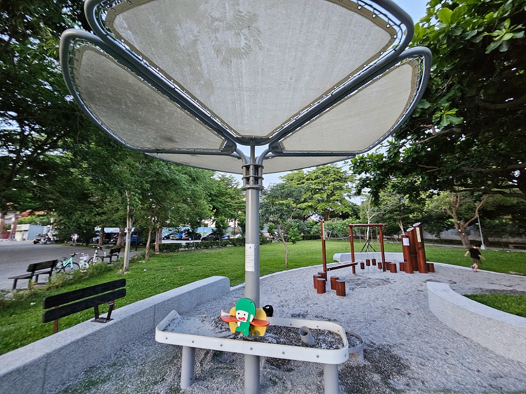【台中特色公園】戰域堡壘遊戲場~神岡豐洲公園｜軍事風主題｜戰車造型溜滑梯｜攀爬網＋平衡設施｜臺中美樂地