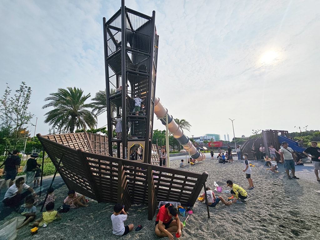 【台中特色公園】捕魚遊戲塔~梧棲下寮里漁寮運動公園｜海線最狂放電基地｜水戰綠洲｜船長奇航｜飛向大海｜臺中美樂地