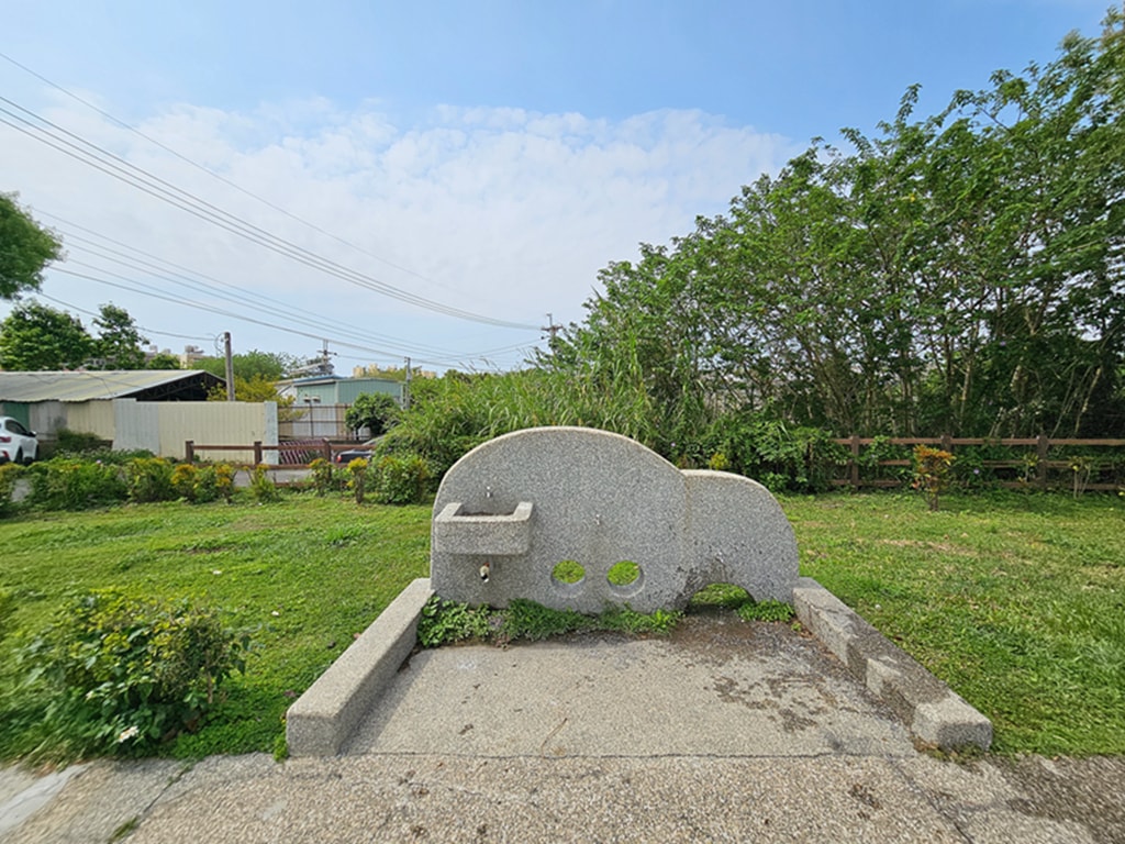【台中特色公園】組合式遊具攀爬裝置~豐原忠勤新村綠地｜隱藏版放空基地｜廢墟變綠洲｜臺中美樂地
