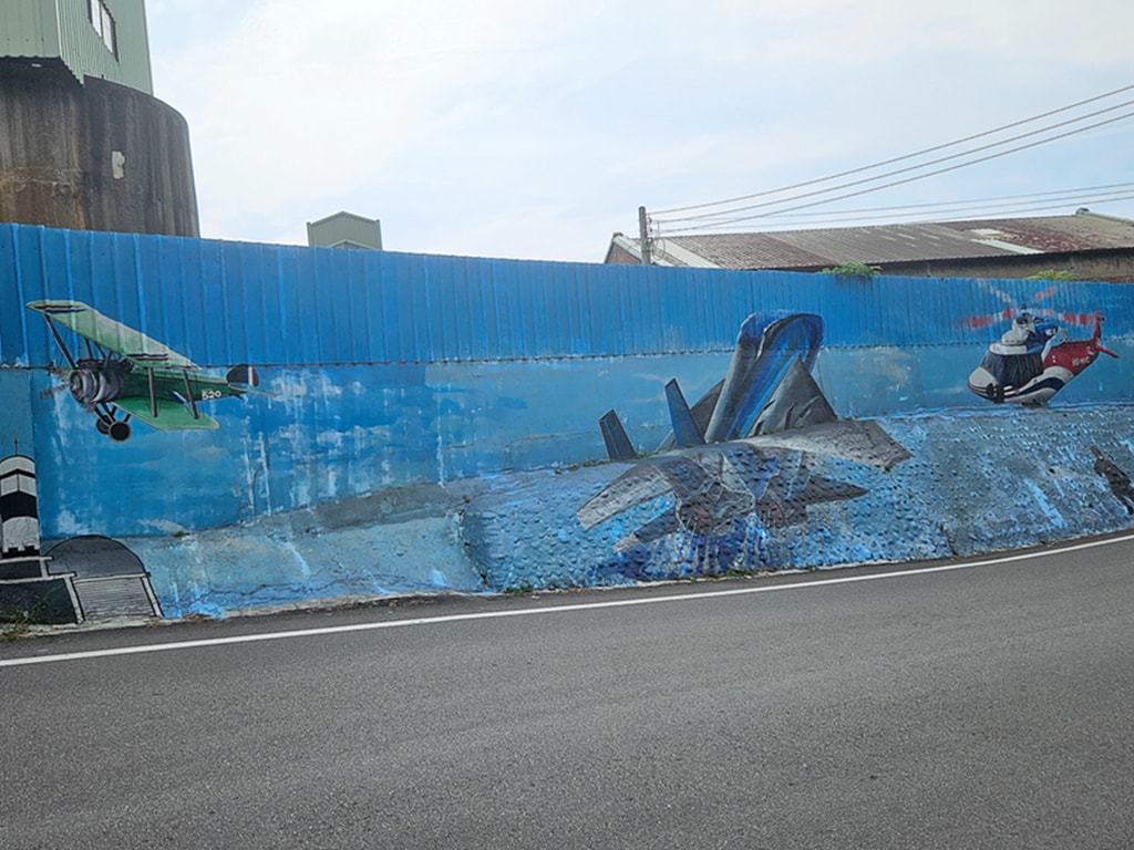 【台中景點】竹坑南寮登山步道~龍井竹坑里彩繪牆｜天空主題戰鬥機｜白鷺鷥、飛鳥、蝴蝶與花田｜木棧道、田野仁者、樂山