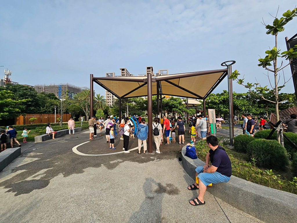 【台中特色公園】捕魚遊戲塔~梧棲下寮里漁寮運動公園｜海線最狂放電基地｜水戰綠洲｜船長奇航｜飛向大海｜臺中美樂地