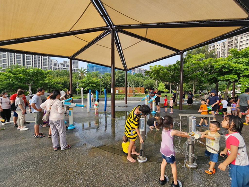 【台中特色公園】捕魚遊戲塔~梧棲下寮里漁寮運動公園｜海線最狂放電基地｜水戰綠洲｜船長奇航｜飛向大海｜臺中美樂地