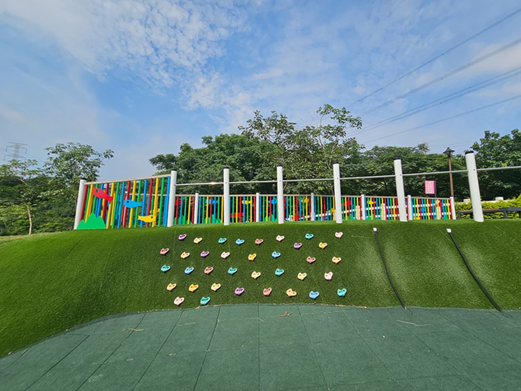 【台中特色公園】海洋主題兒童遊戲區~龍井鯉魚山公園｜幼兒體能訓練｜山林系遊戲場｜繩索攀爬＋溜滑梯一次滿足｜臺中美樂地