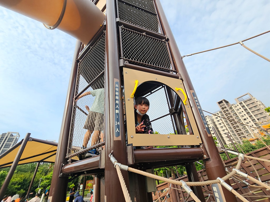 【台中特色公園】捕魚遊戲塔~梧棲下寮里漁寮運動公園｜海線最狂放電基地｜水戰綠洲｜船長奇航｜飛向大海｜臺中美樂地