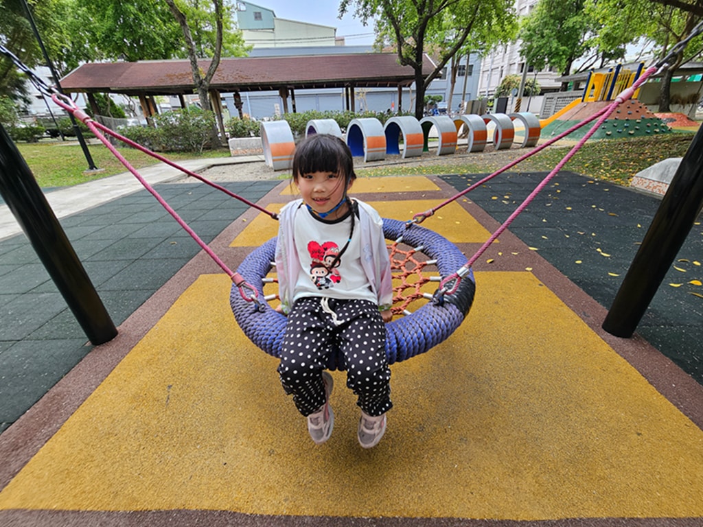 【台中特色公園】遊戲山丘溜滑梯~潭子栗林公園|鳥巢式盪鞦韆|臺中美樂地 - 第7張圖 【台中特色公園】遊戲山丘溜滑梯~潭子栗林公園|鳥巢式盪鞦韆|臺中美樂地