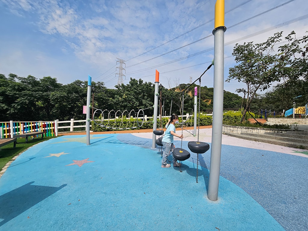 【台中特色公園】海洋主題兒童遊戲區~龍井鯉魚山公園｜幼兒體能訓練｜山林系遊戲場｜繩索攀爬＋溜滑梯一次滿足｜臺中美樂地