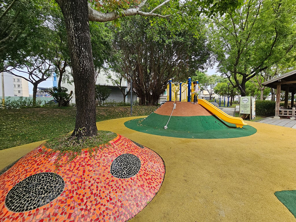 【台中特色公園】遊戲山丘溜滑梯~潭子栗林公園｜鳥巢式盪鞦韆｜臺中美樂地