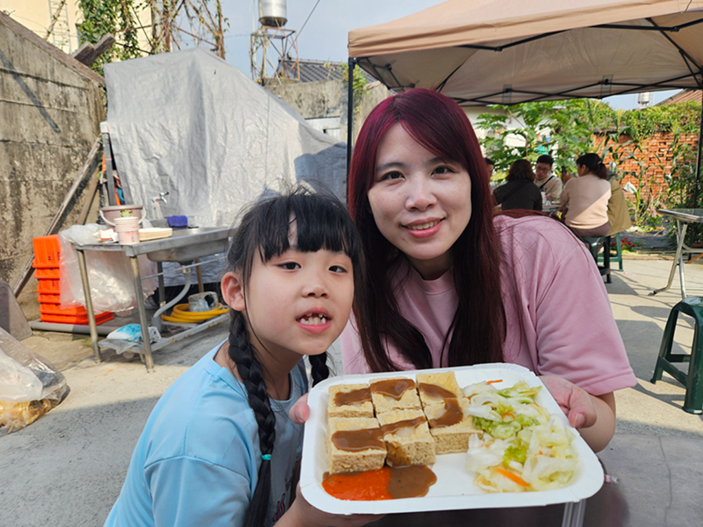 【屏東小吃美食】屏東內埔轉角美食~彎道厝臭豆腐·大腸麵線|在地人推薦經典小吃組合|台式銅板美食 - 第9張圖 【屏東小吃美食】屏東內埔轉角美食~彎道厝臭豆腐·大腸麵線|在地人推薦經典小吃組合|台式銅板美食