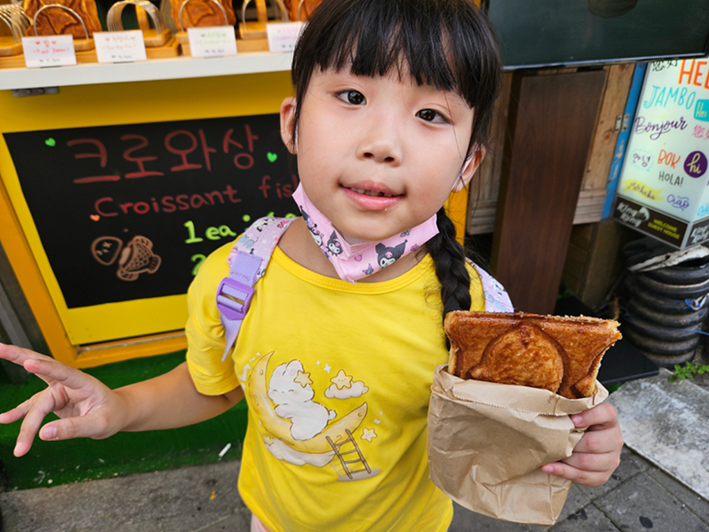 【韓國釜山美食】韓國在地人也愛的市場美食~釜山海雲台傳統市場|炸物、蒸餃、在地小吃一路吃不停|蜂巢冰淇淋+鯛魚燒|爐紅餃子刀削麵 - 第9張圖 【韓國釜山美食】韓國在地人也愛的市場美食~釜山海雲台傳統市場|炸物、蒸餃、在地小吃一路吃不停|蜂巢冰淇淋+鯛魚燒|爐紅餃子刀削麵