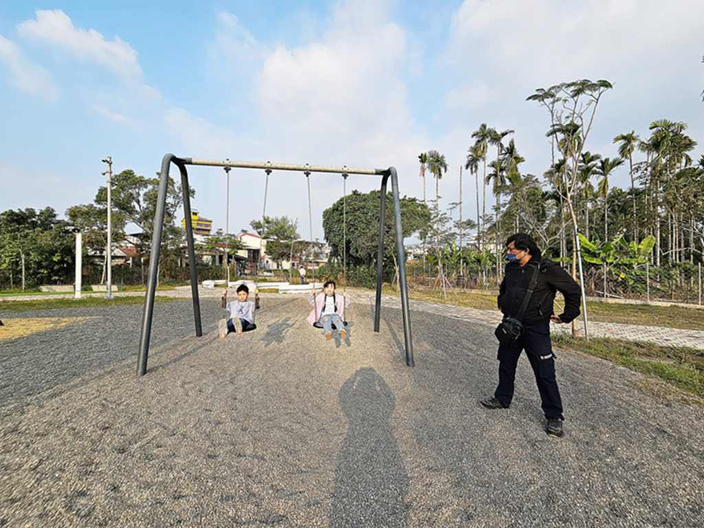 【屏東特色公園】8米高客家迷宮遊具~竹田共融遊戲場｜6.5米溜滑梯｜半日遊輕旅行｜搭火車就能玩