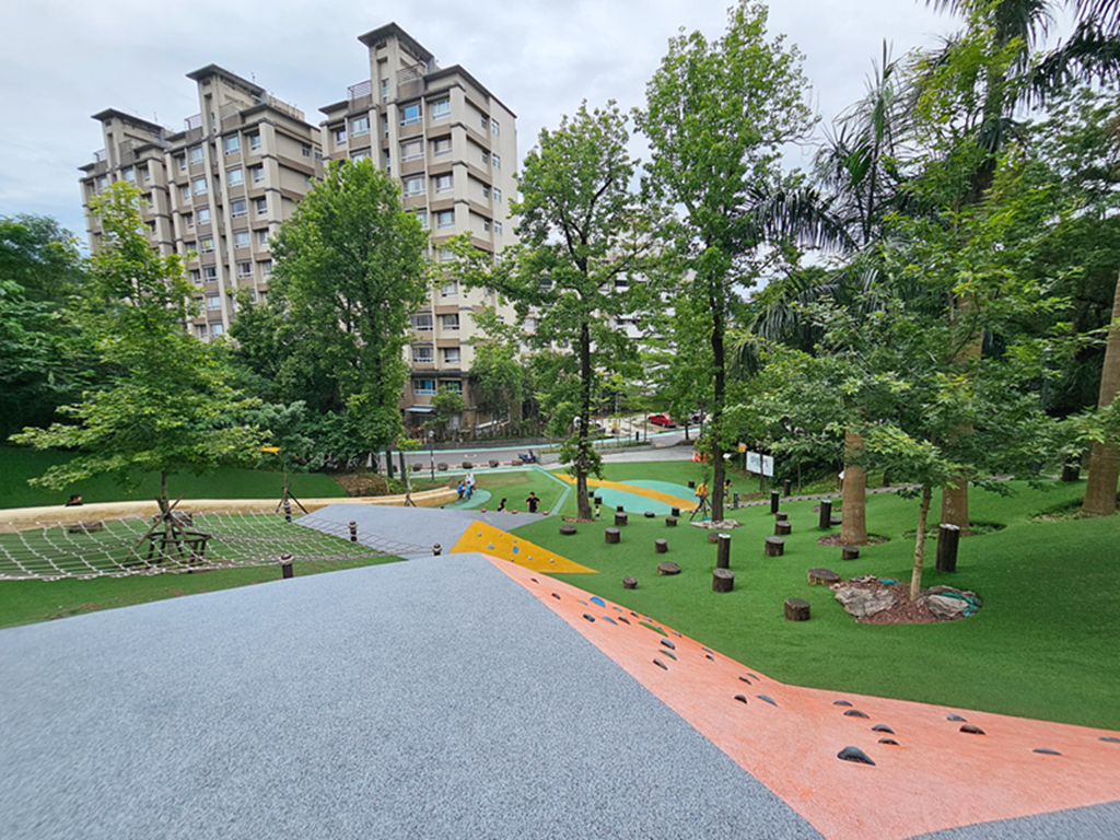 【台北特色公園】趣探險之丘~文山森林公園｜超長溜滑梯＋森林步道＋觀景平台一次玩｜萬隆站親子放電綠地