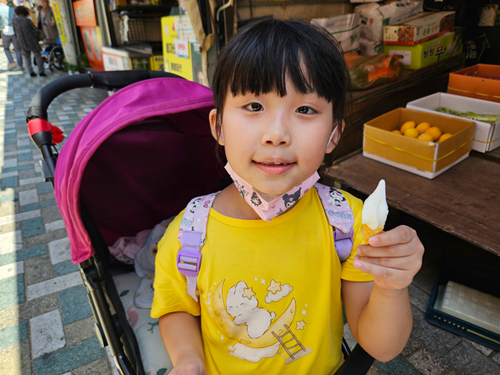 【韓國釜山美食】韓國在地人也愛的市場美食~釜山海雲台傳統市場|炸物、蒸餃、在地小吃一路吃不停|蜂巢冰淇淋+鯛魚燒|爐紅餃子刀削麵 - 第27張圖 【韓國釜山美食】韓國在地人也愛的市場美食~釜山海雲台傳統市場|炸物、蒸餃、在地小吃一路吃不停|蜂巢冰淇淋+鯛魚燒|爐紅餃子刀削麵