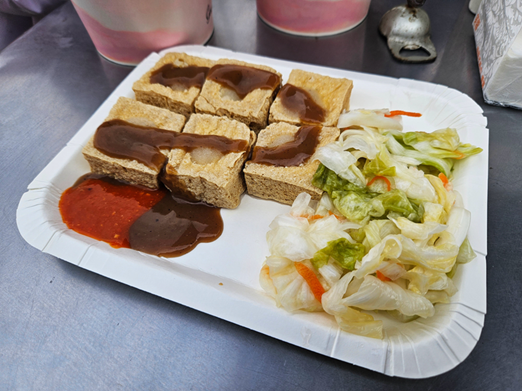 【屏東小吃美食】屏東內埔轉角美食~彎道厝臭豆腐·大腸麵線|在地人推薦經典小吃組合|台式銅板美食 - 第3張圖 【屏東小吃美食】屏東內埔轉角美食~彎道厝臭豆腐·大腸麵線|在地人推薦經典小吃組合|台式銅板美食