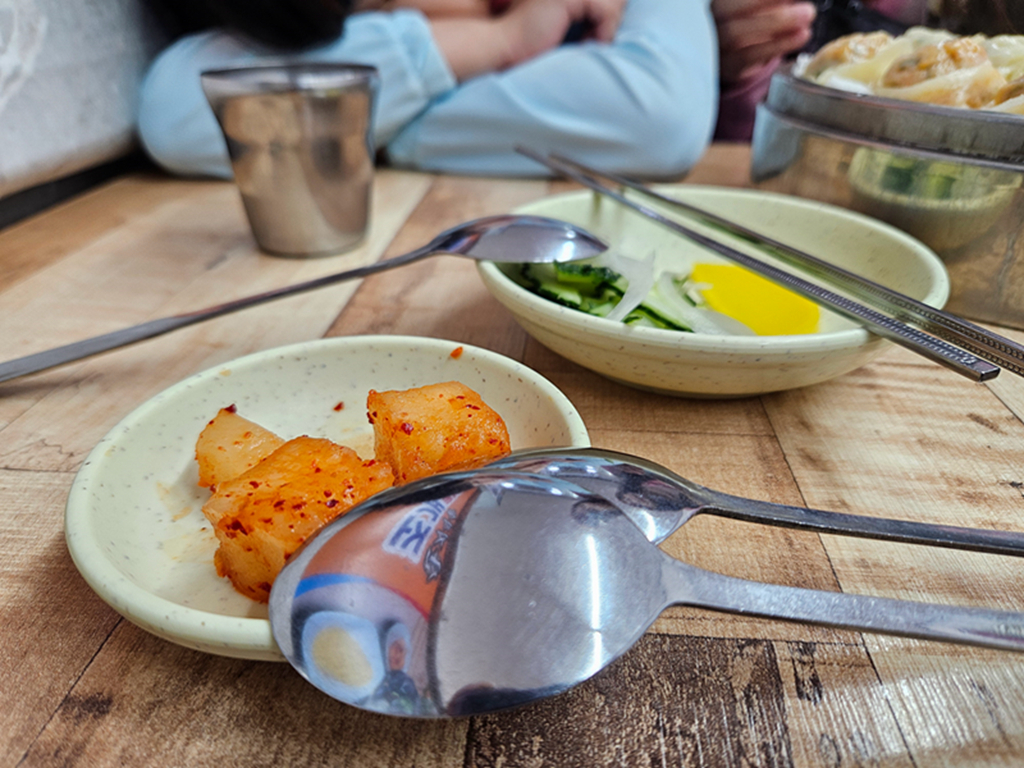 【韓國釜山美食】韓國在地人也愛的市場美食~釜山海雲台傳統市場|炸物、蒸餃、在地小吃一路吃不停|蜂巢冰淇淋+鯛魚燒|爐紅餃子刀削麵 - 第41張圖 【韓國釜山美食】韓國在地人也愛的市場美食~釜山海雲台傳統市場|炸物、蒸餃、在地小吃一路吃不停|蜂巢冰淇淋+鯛魚燒|爐紅餃子刀削麵