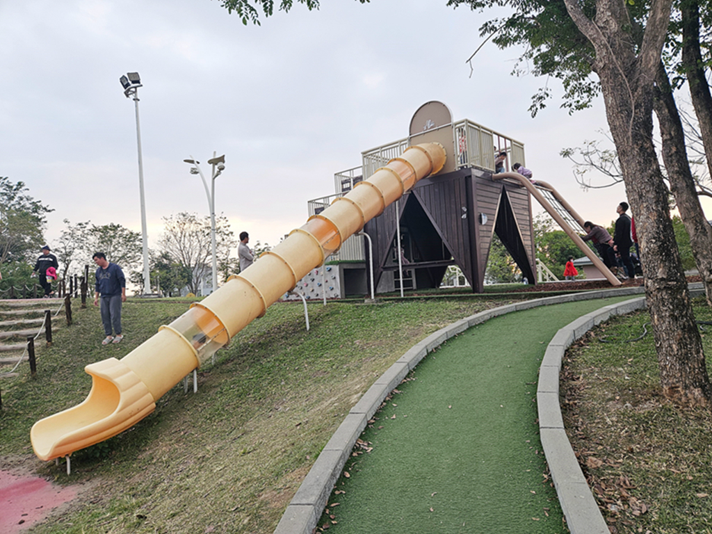 【屏東特色公園】屏中區旗艦版遊戲場~潮好玩幸福村｜雙塔攀爬網＋超大沙坑＋大草皮｜ 躲貓貓瞭望台溜滑梯｜潮州親子放電景點