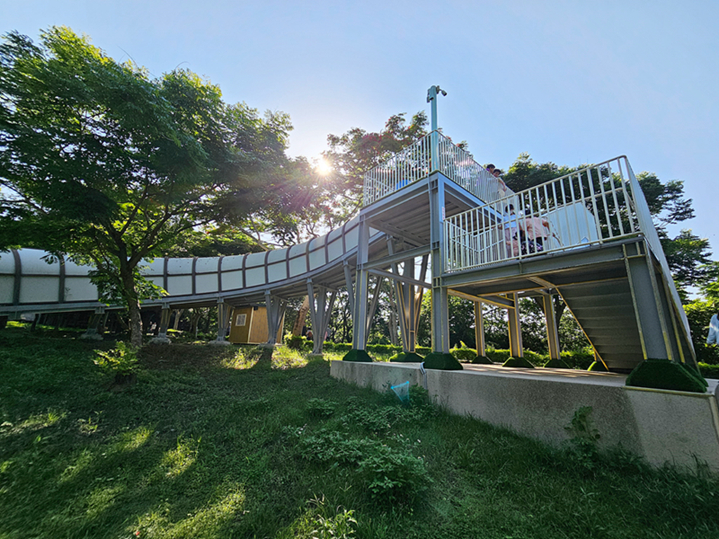 【苗栗特色公園】藏在山城裡的星空滑梯～功維敘滾輪溜滑梯｜31公尺滾輪滑道｜順遊功維敘隧道｜親子放電小景點