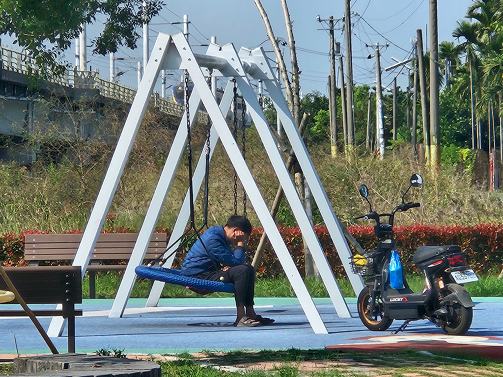 【屏東特色公園】全台首座花轎遊具~麟洛客家花轎主題遊戲場｜客家藍衫拱門｜玩沙玩水看火車｜麟洛車站