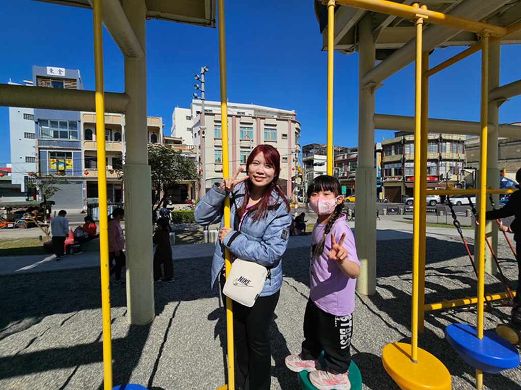 【屏東特色公園】飛天火車主題遊戲場～林邊親子共融公園｜蓮霧森林闖關區｜林邊車站旁免費景點｜親子放電好去處