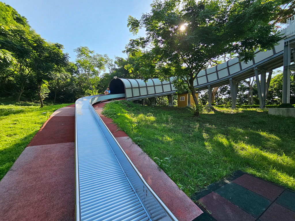 【苗栗特色公園】藏在山城裡的星空滑梯～功維敘滾輪溜滑梯｜31公尺滾輪滑道｜順遊功維敘隧道｜親子放電小景點