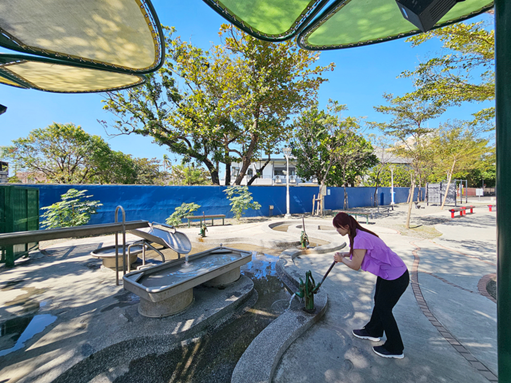 【屏東特色公園】大鮪魚航海樂園~東港兒童公園｜11米高塔溜滑梯｜聲光鞦韆＋親子戲水區｜海洋主題共融式遊戲場