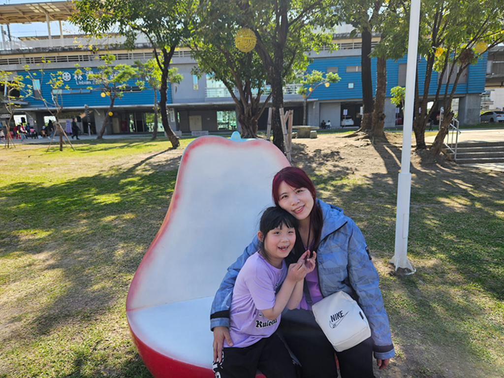 【屏東特色公園】飛天火車主題遊戲場～林邊親子共融公園｜蓮霧森林闖關區｜林邊車站旁免費景點｜親子放電好去處