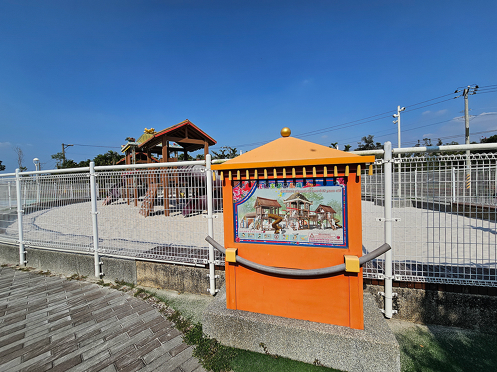 【屏東特色公園】全台首座花轎遊具~麟洛客家花轎主題遊戲場｜客家藍衫拱門｜玩沙玩水看火車｜麟洛車站