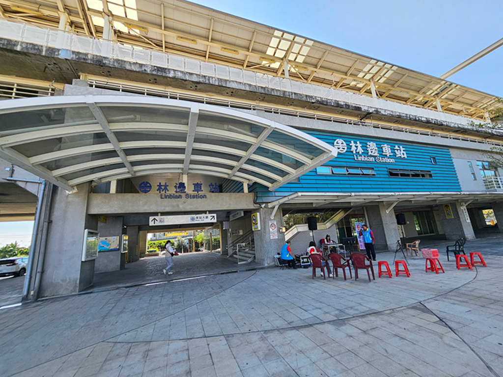 【屏東特色公園】飛天火車主題遊戲場～林邊親子共融公園｜蓮霧森林闖關區｜林邊車站旁免費景點｜親子放電好去處