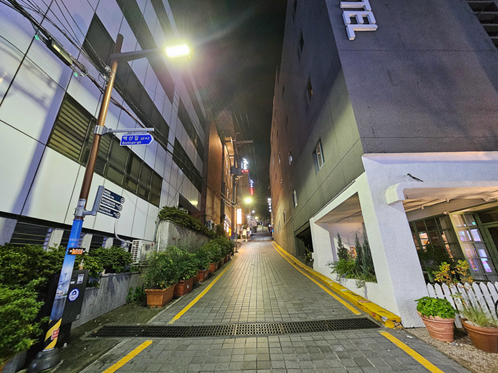 【韓國釜山住宿】南浦洞平價住宿~愛麗舍飯店 Elysee Hotel～｜房間寬敞舒適｜步行可到龍頭山公園、札嘎其市場｜有免費停車
