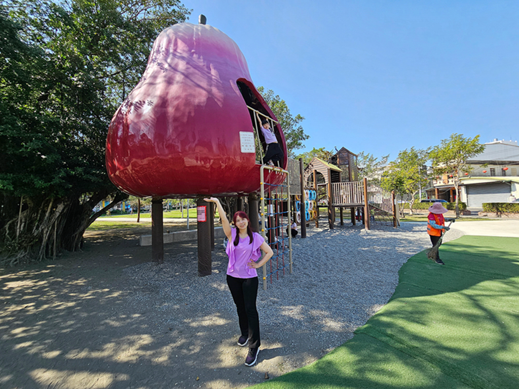 【屏東特色公園】飛天火車主題遊戲場~林邊親子共融公園|蓮霧森林闖關區|林邊車站旁免費景點|親子放電好去處 - 第27張圖 【屏東特色公園】飛天火車主題遊戲場~林邊親子共融公園|蓮霧森林闖關區|林邊車站旁免費景點|親子放電好去處