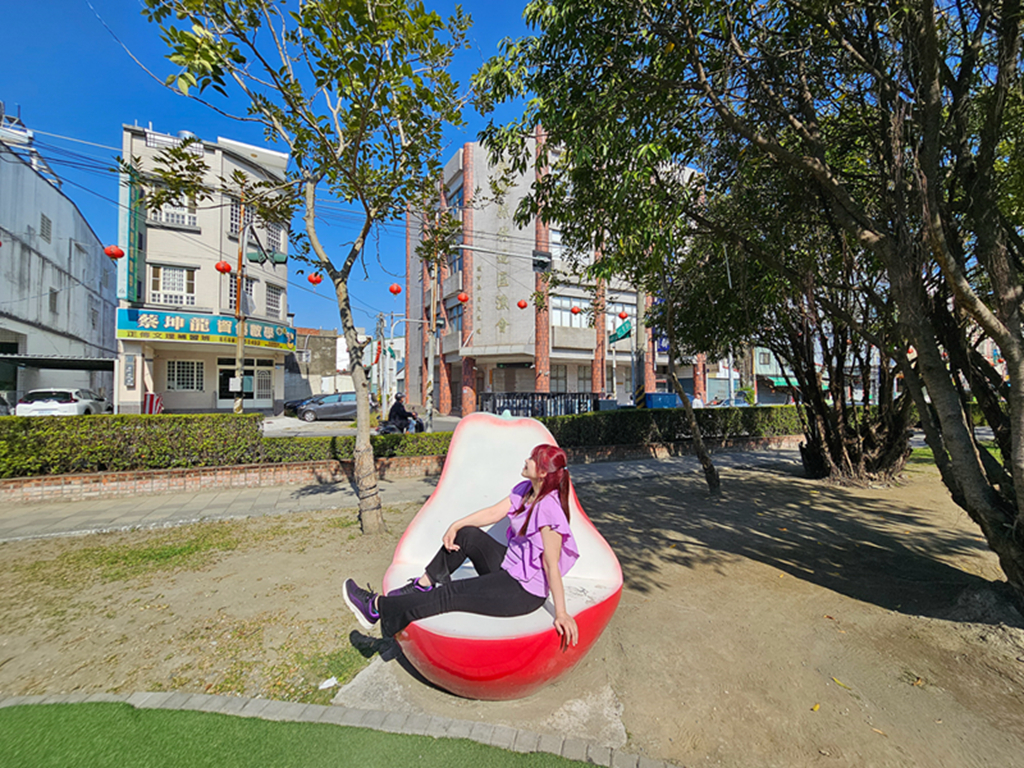 【屏東特色公園】飛天火車主題遊戲場~林邊親子共融公園|蓮霧森林闖關區|林邊車站旁免費景點|親子放電好去處 - 第35張圖 【屏東特色公園】飛天火車主題遊戲場~林邊親子共融公園|蓮霧森林闖關區|林邊車站旁免費景點|親子放電好去處