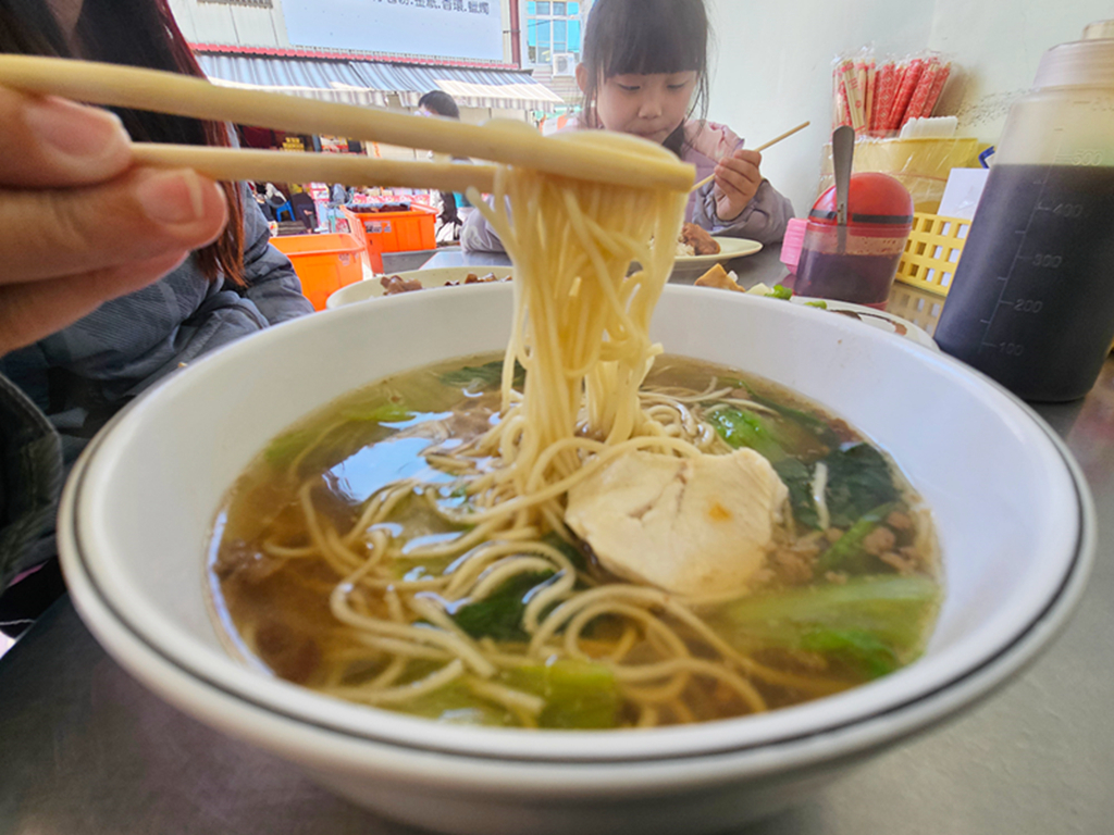 【屏東東港美食】東隆街日常麵店~東港旺來陽春麵｜乾麵、陽春麵、粿仔條簡單吃就很滿足｜銅板價格實在