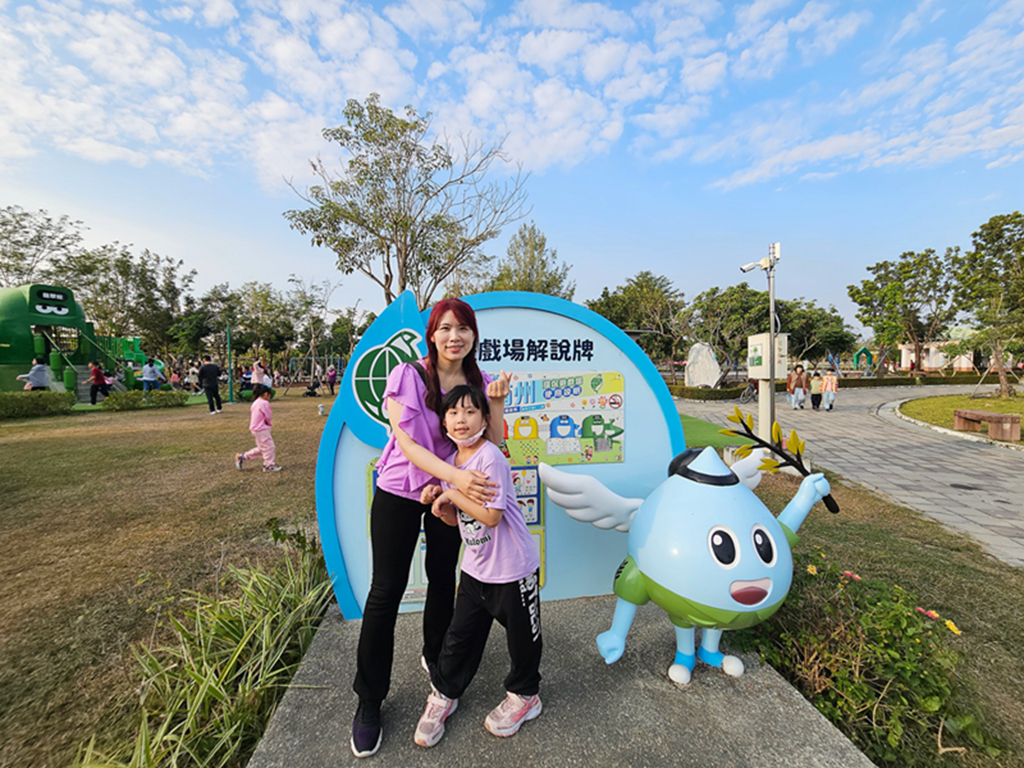 【屏東特色公園】南州運動公園~南州環保共融公園｜外星寶寶主題遊戲場｜溜索+滑梯+攀爬挑戰區｜水舞鞦韆｜大草地放電去