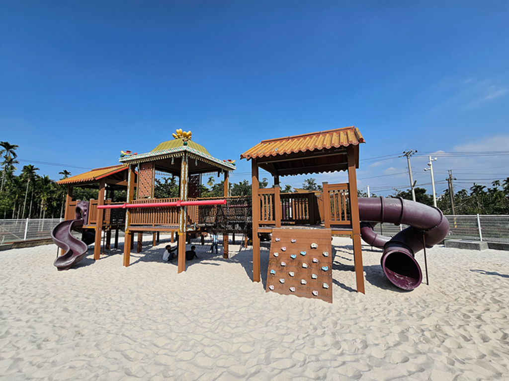 【屏東特色公園】全台首座花轎遊具~麟洛客家花轎主題遊戲場｜客家藍衫拱門｜玩沙玩水看火車｜麟洛車站
