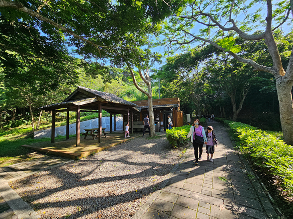 【苗栗特色公園】藏在山城裡的星空滑梯～功維敘滾輪溜滑梯｜31公尺滾輪滑道｜順遊功維敘隧道｜親子放電小景點