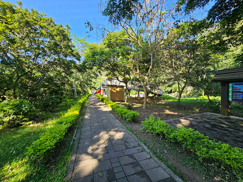 【苗栗特色公園】藏在山城裡的星空滑梯～功維敘滾輪溜滑梯｜31公尺滾輪滑道｜順遊功維敘隧道｜親子放電小景點