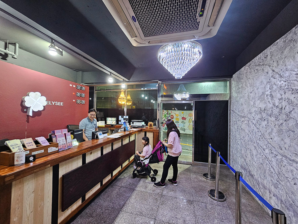 【韓國釜山住宿】南浦洞平價住宿~愛麗舍飯店 Elysee Hotel~|房間寬敞舒適|步行可到龍頭山公園、札嘎其市場|有免費停車 - 第8張圖 【韓國釜山住宿】南浦洞平價住宿~愛麗舍飯店 Elysee Hotel~|房間寬敞舒適|步行可到龍頭山公園、札嘎其市場|有免費停車