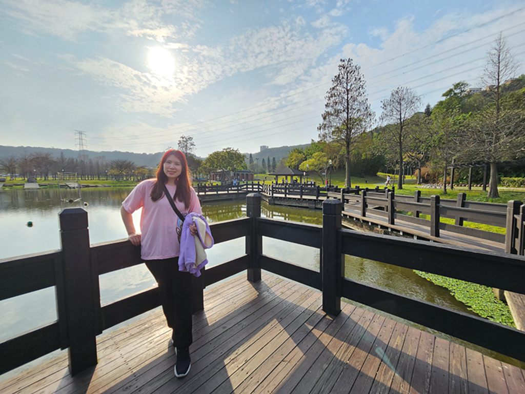 【桃園特色公園】海盜船遊戲場~大溪河濱公園｜落羽松林景觀美拍｜堤岸步道散步｜草地野餐親子遊