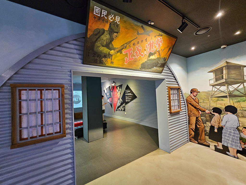 【韓國釜山景點】🎬釜山電影迷必衝~釜山電影體驗博物館｜Cine Books 巨型書本區超吸睛｜超多互動拍照區｜走進電影世界當主角