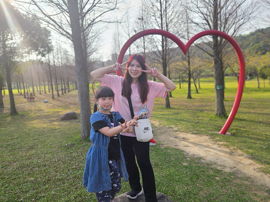 【桃園特色公園】海盜船遊戲場~大溪河濱公園｜落羽松林景觀美拍｜堤岸步道散步｜草地野餐親子遊