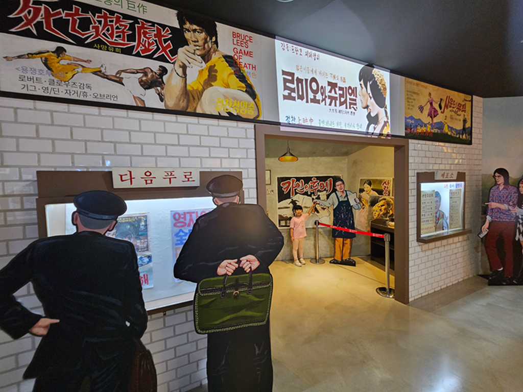 【韓國釜山景點】🎬釜山電影迷必衝~釜山電影體驗博物館｜Cine Books 巨型書本區超吸睛｜超多互動拍照區｜走進電影世界當主角