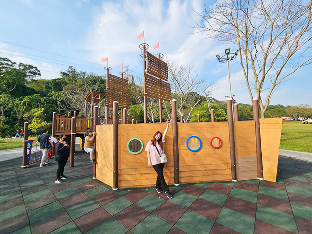【桃園特色公園】海盜船遊戲場~大溪河濱公園｜落羽松林景觀美拍｜堤岸步道散步｜草地野餐親子遊