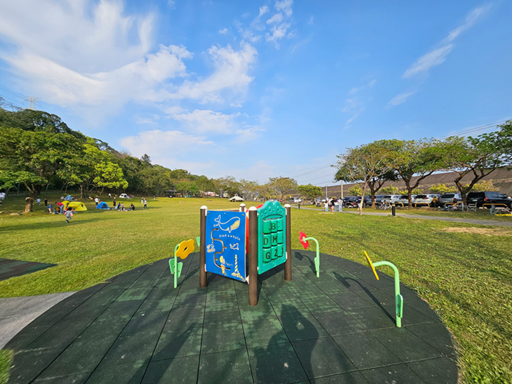 【桃園特色公園】海盜船遊戲場~大溪河濱公園｜落羽松林景觀美拍｜堤岸步道散步｜草地野餐親子遊