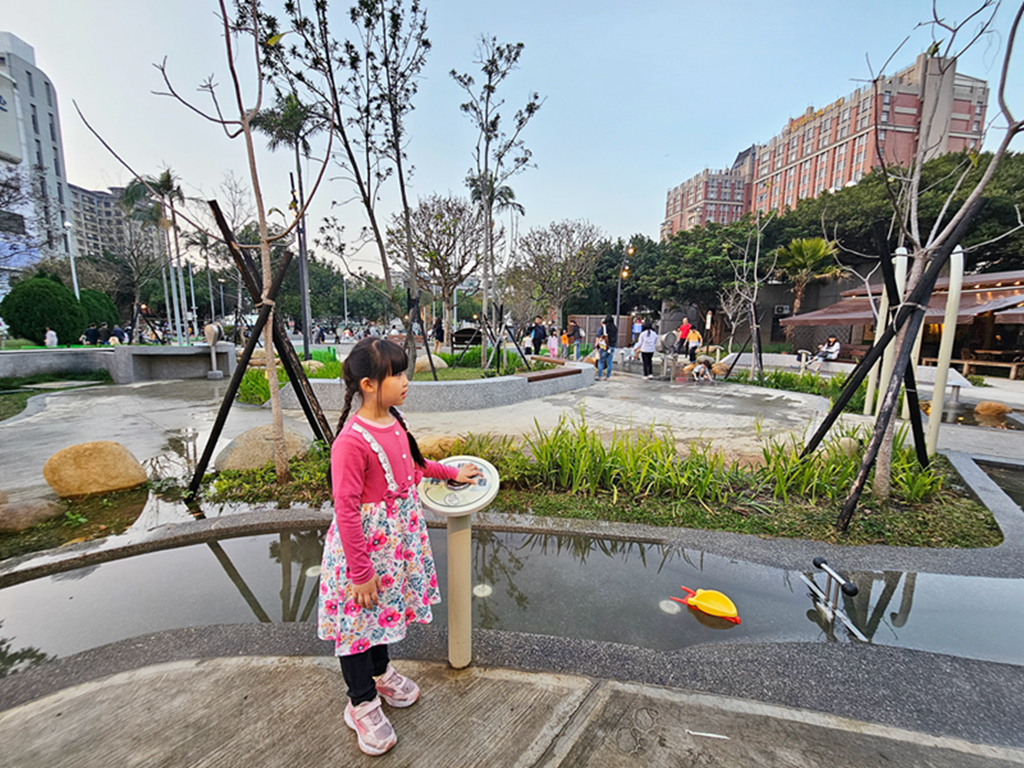 【桃園特色公園】奇幻樹屋挑戰塔~中壢光明公園｜樹屋遊戲塔｜水樹遊戲島｜森林冒險區｜多功能跑酷路徑