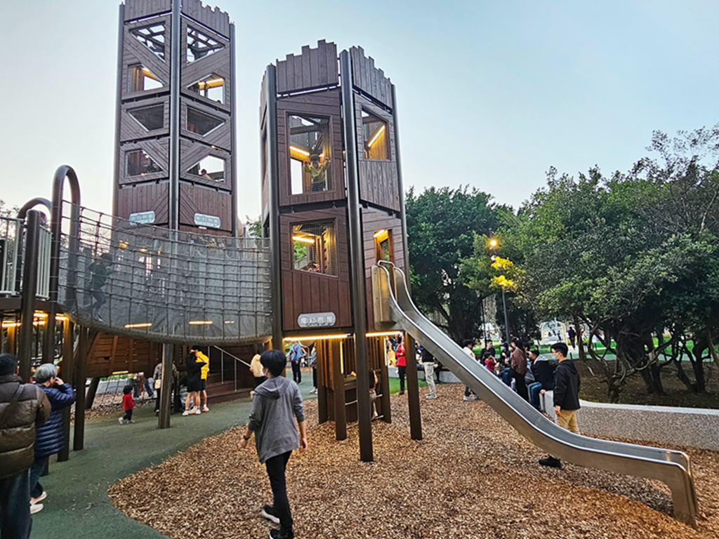 【桃園特色公園】奇幻樹屋挑戰塔~中壢光明公園｜樹屋遊戲塔｜水樹遊戲島｜森林冒險區｜多功能跑酷路徑