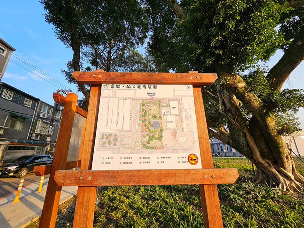 【桃園特色公園】軍事風特色遊戲場~大溪傘儲酷公園｜全台唯一運輸機造型遊具｜小小傘兵闖關趣｜8組互動感官遊具｜鞦韆一整排