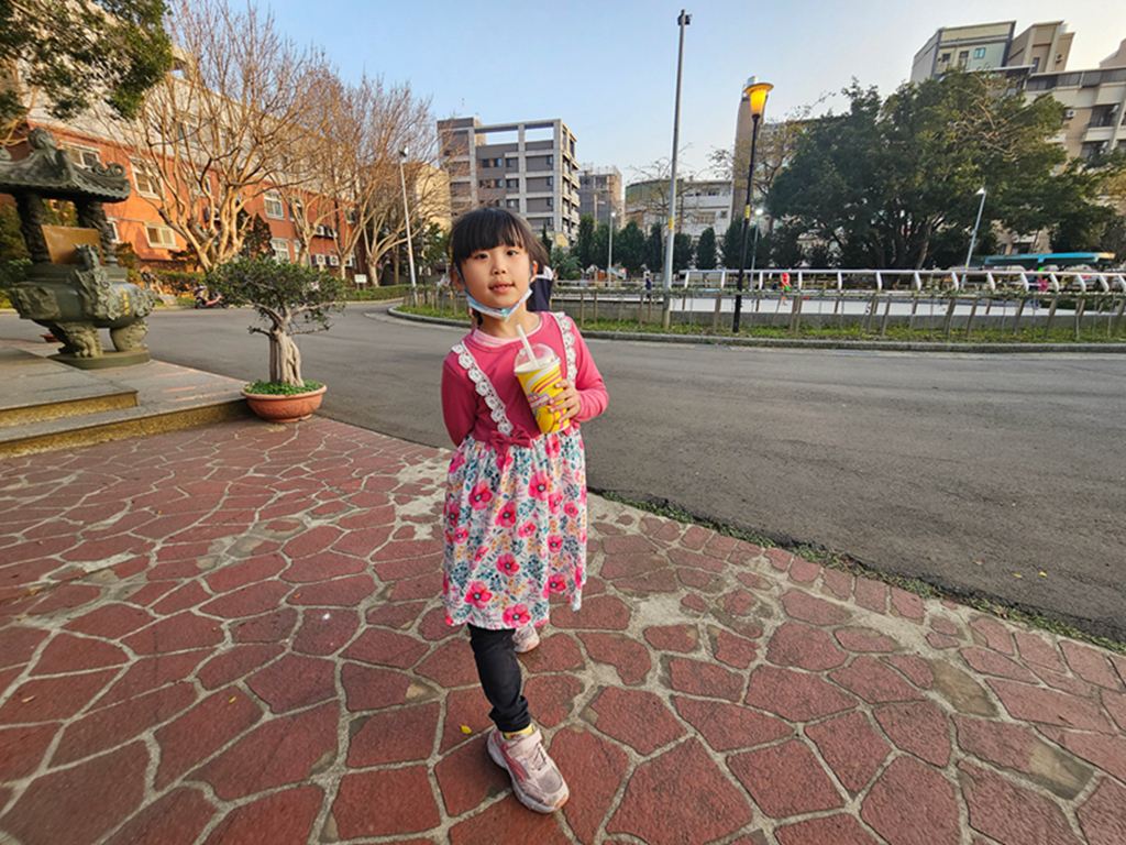 【桃園特色公園】藍綠地景遊戲場~中壢藝術園區公園|山丘滑梯+攀爬挑戰區|有藝術感也有放電感的中壢親子公園 - 第3張圖 【桃園特色公園】藍綠地景遊戲場~中壢藝術園區公園|山丘滑梯+攀爬挑戰區|有藝術感也有放電感的中壢親子公園