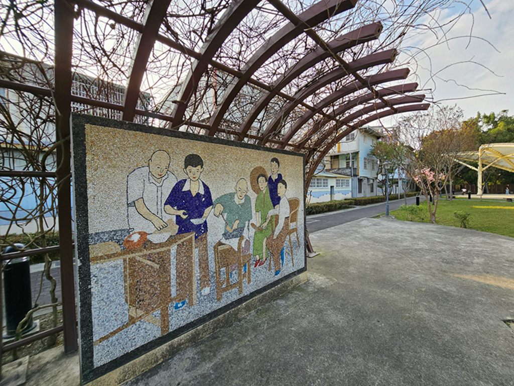 【桃園特色公園】藏在大溪的眷村小公園~大溪勤奮公園|飛機遊具很可愛|藤蔓步道好有味道|順遊齋明寺 - 第4張圖 【桃園特色公園】藏在大溪的眷村小公園~大溪勤奮公園|飛機遊具很可愛|藤蔓步道好有味道|順遊齋明寺