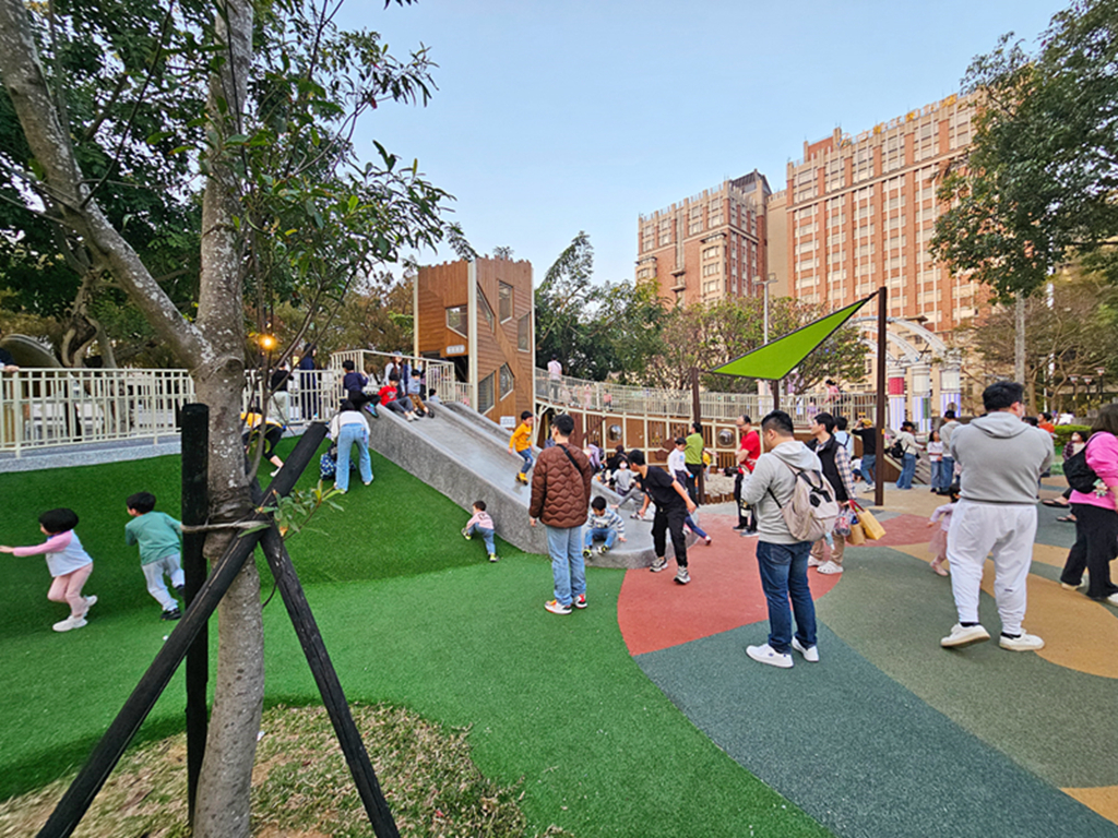 【桃園特色公園】奇幻樹屋挑戰塔~中壢光明公園｜樹屋遊戲塔｜水樹遊戲島｜森林冒險區｜多功能跑酷路徑