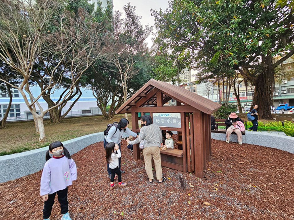 【桃園特色公園】奇幻樹屋挑戰塔~中壢光明公園｜樹屋遊戲塔｜水樹遊戲島｜森林冒險區｜多功能跑酷路徑